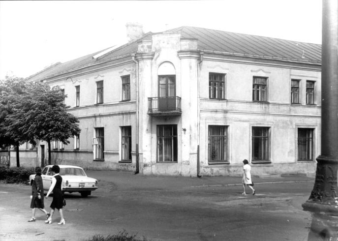Здание в подвале которого в июле - августе 1941 г располагался штаб народного ополчения